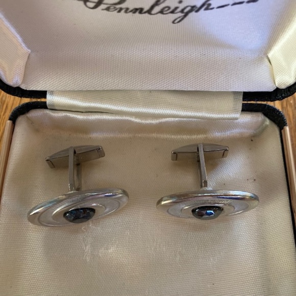 PENNLEIGH silver tone with blk gem cufflinks - Picture 2 of 3